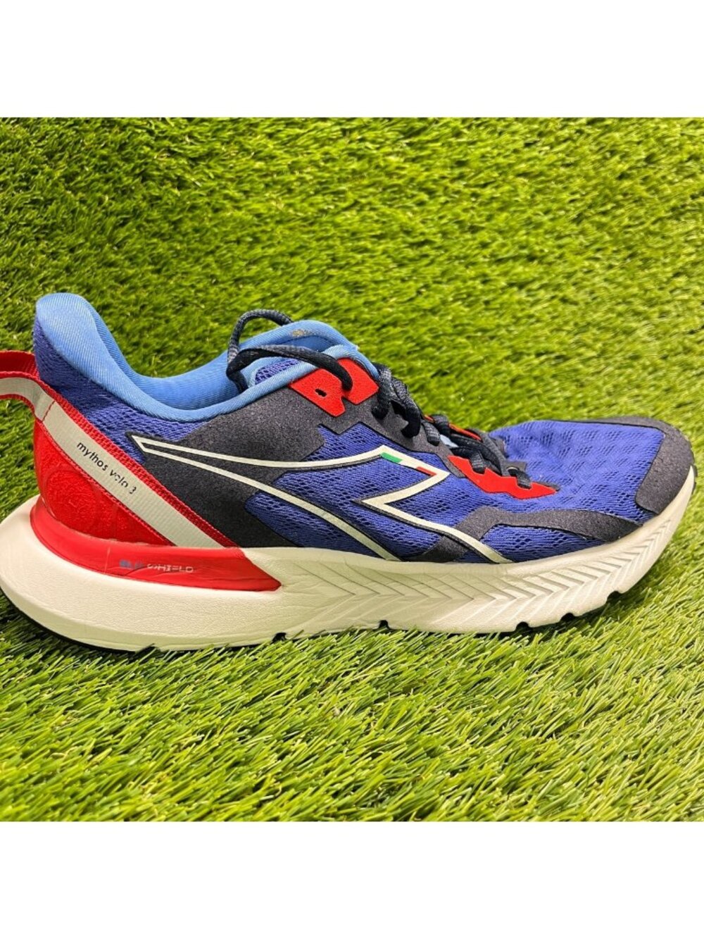 Diadora Mythos Blushield Volo 3 Mens Size 10 Blue Black Running Shoes Sneakers